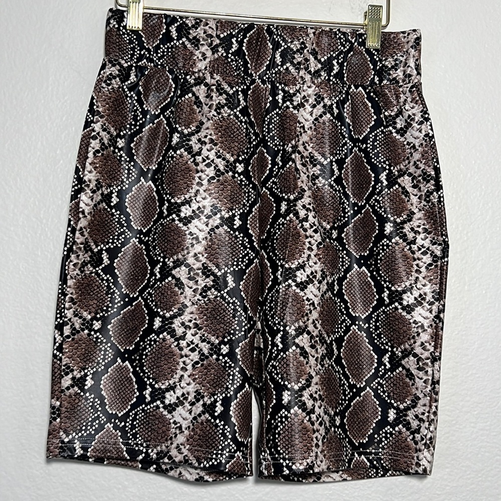 New By Egreis High Waist Shorts Size L